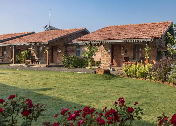 Saffronstays Lake House Marigold - 4 Individual Cottages With Plunge Pools Near Sula Vineyard, Nashik